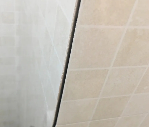 贺州市瓷砖空鼓维修公司分享阳台瓷砖脱落的修复过程可以分为以下几个步骤